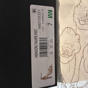 Like new beautiful nude heels